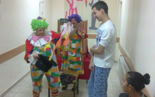 Весело куклено шоу за малчуганите в детско отделение на МБАЛ - Благоевград